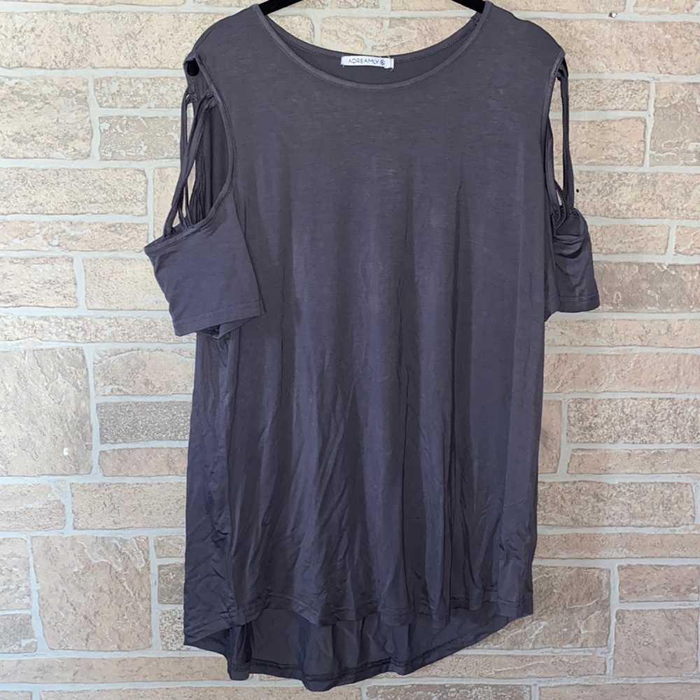 ✅Adreamly Gray Short Sleeve Top with open shoulder